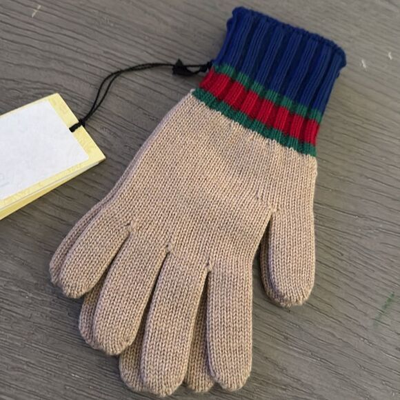 Brand new Gucci kids gloves fits women’s small / m - Picture 2 of 3